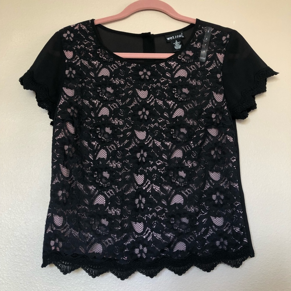 NWOT / Black & light pink lacy women’s blouse